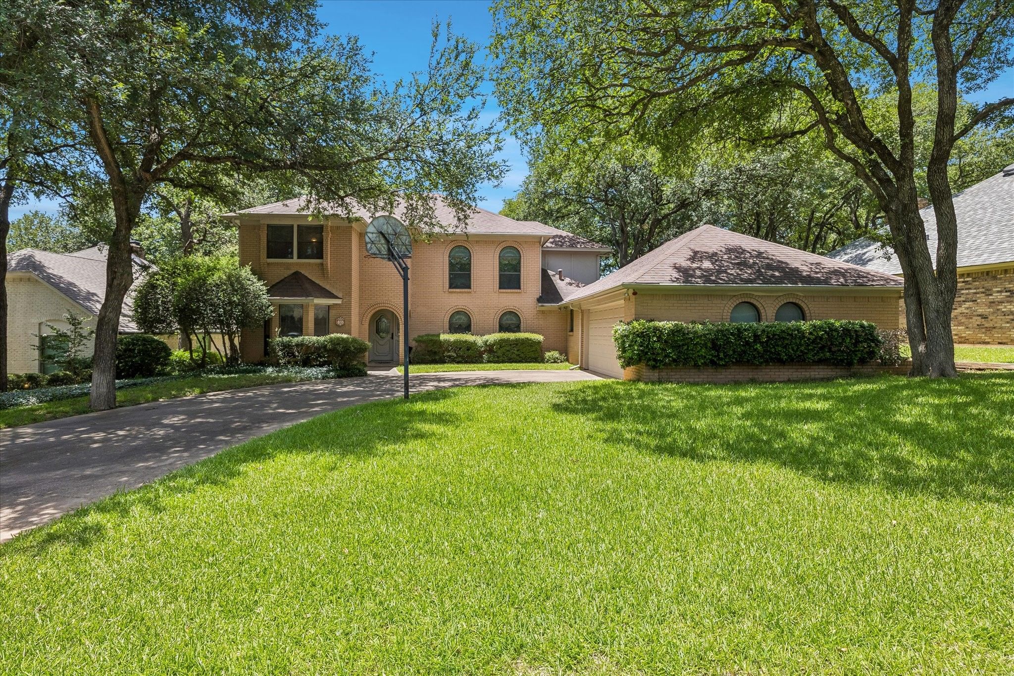 833 Kingston Drive