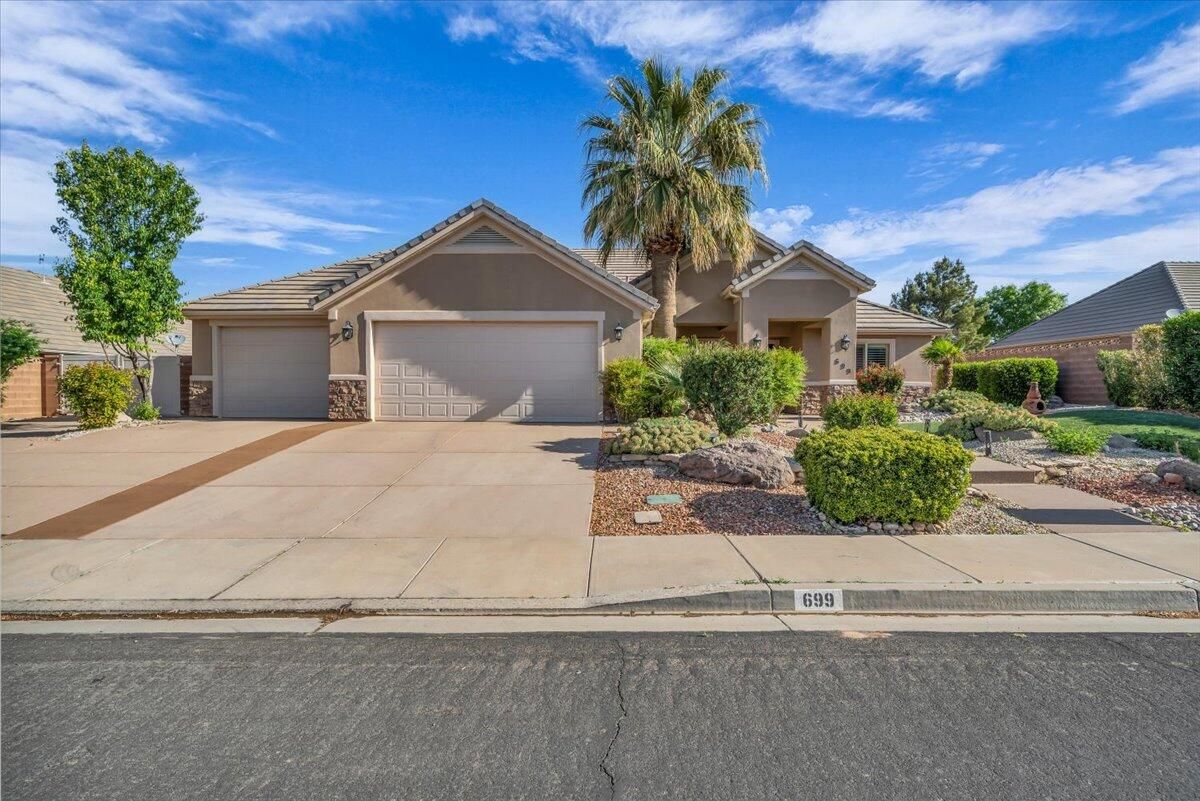 699 E Lost Ridge Dr