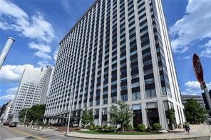 320 Fort Duquesne Blvd 8M
