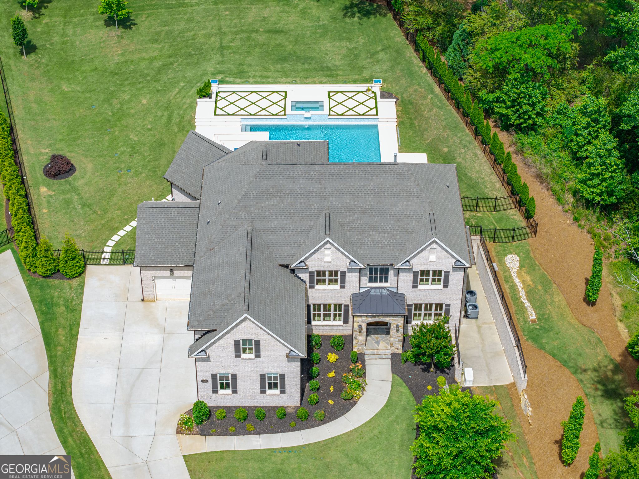 2535 Lake View Court