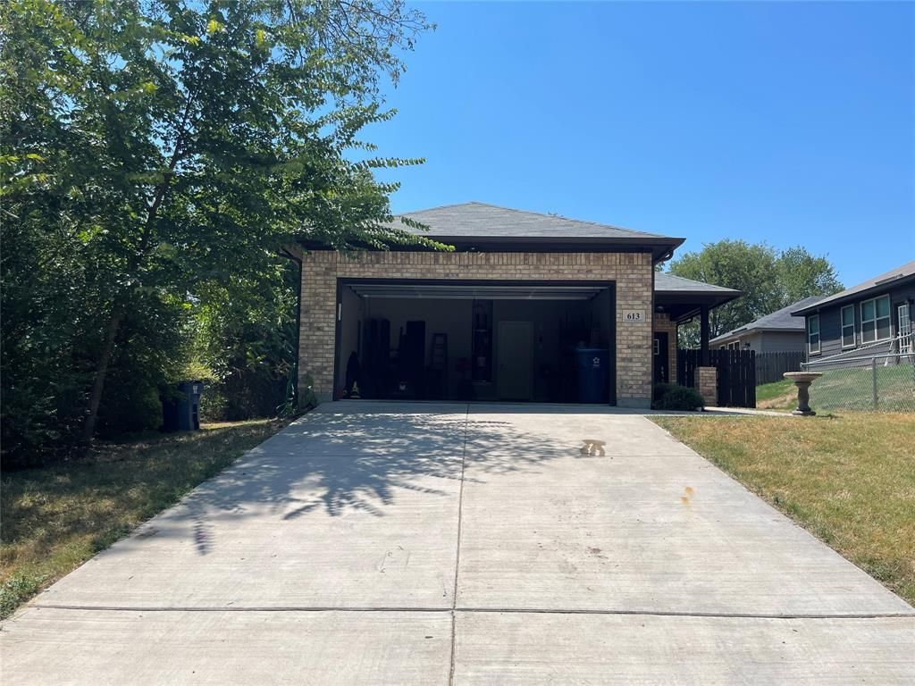 613 W Atchley Avenue