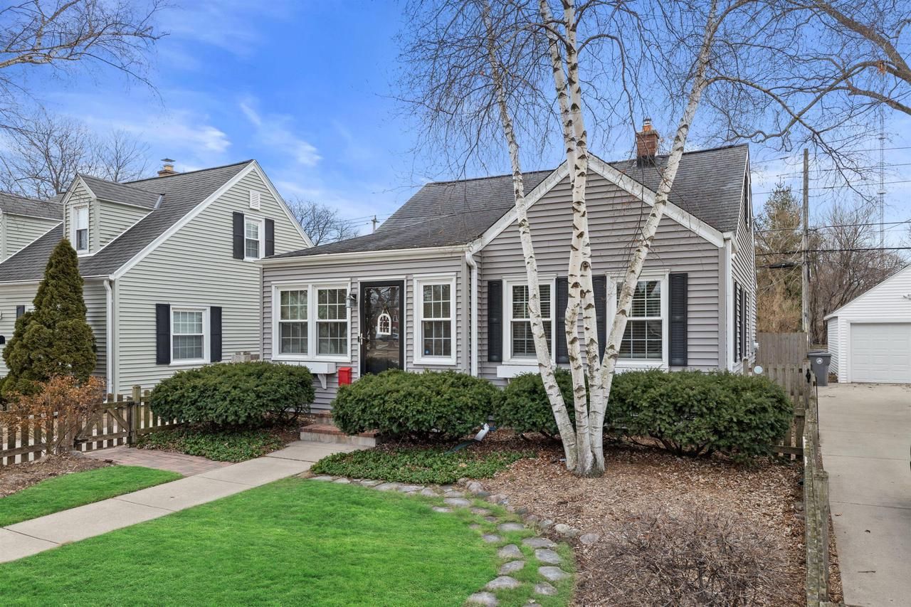 621 East Hampton Road