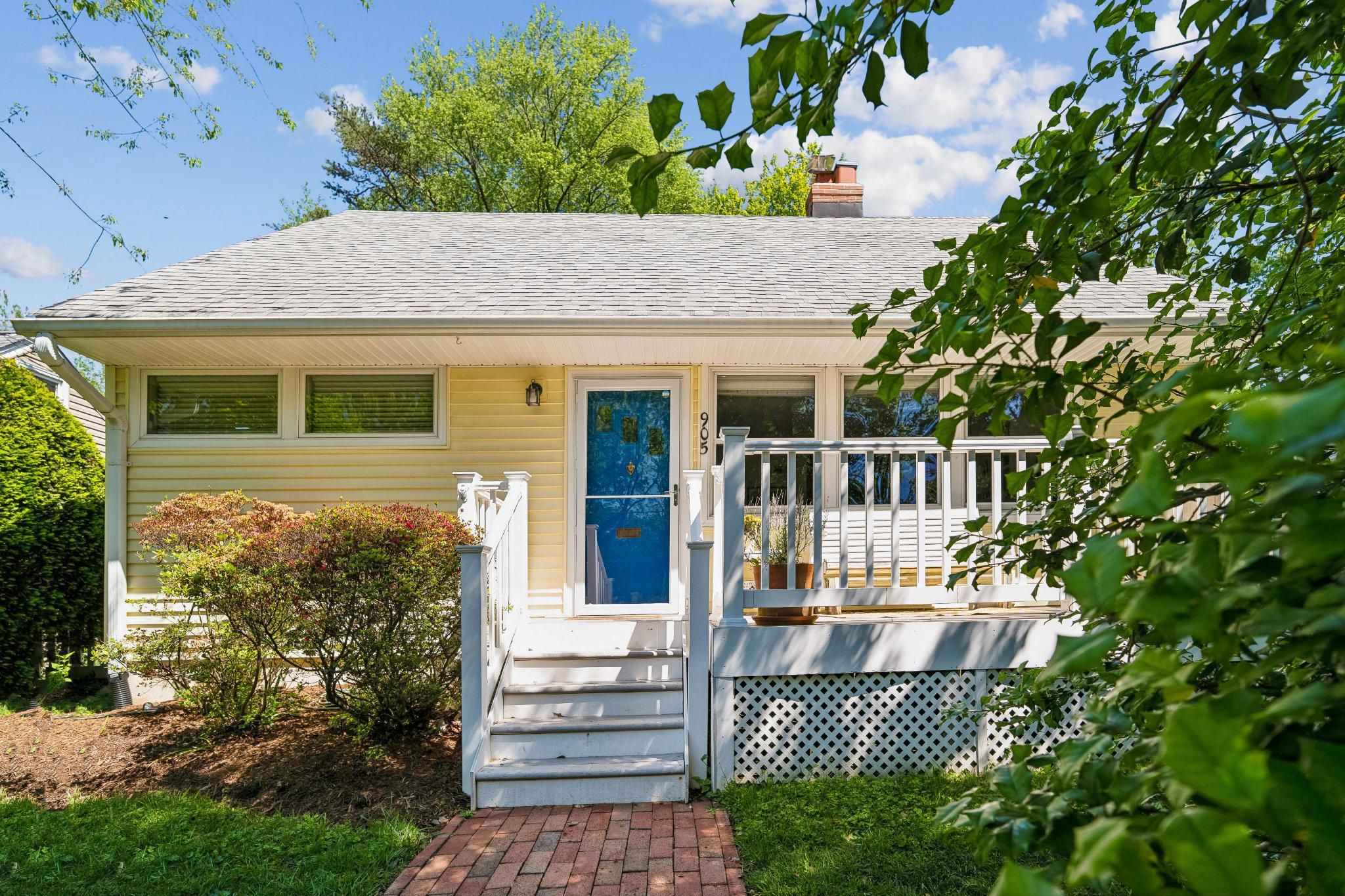 905 Robin Road