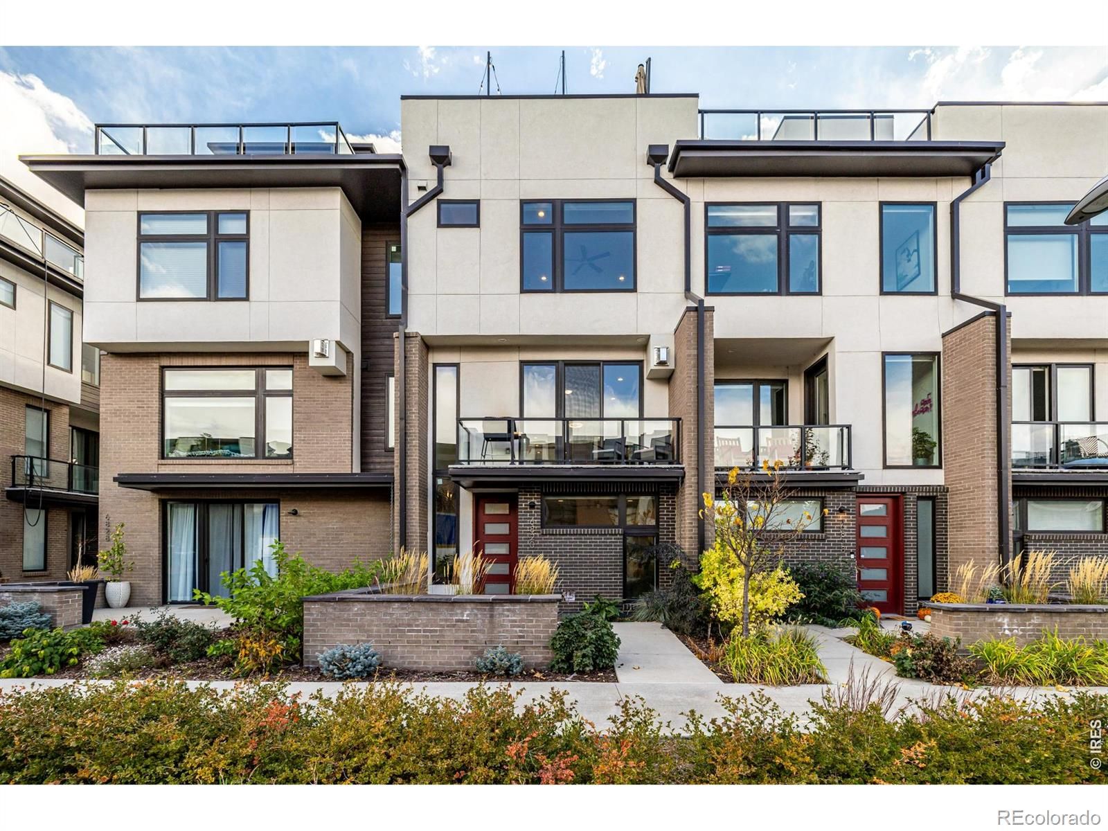 6820 E Lowry Boulevard