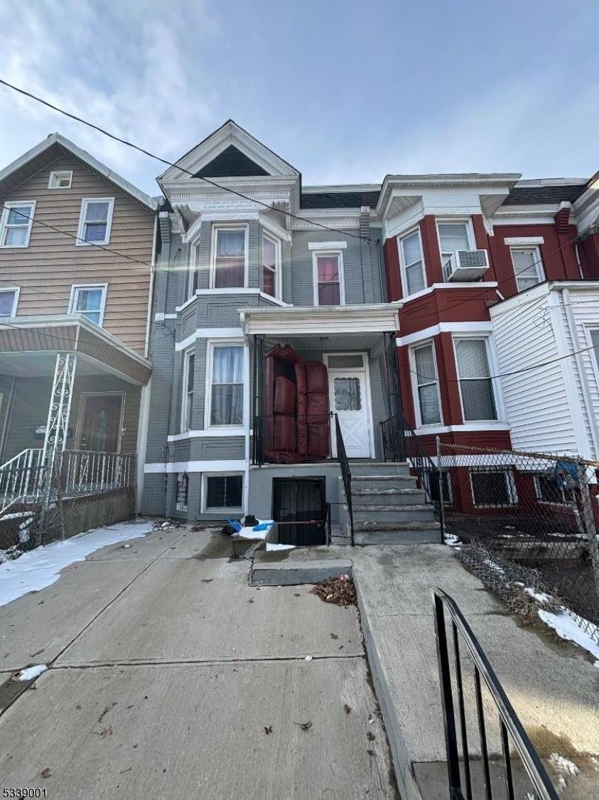 260 N 7th St