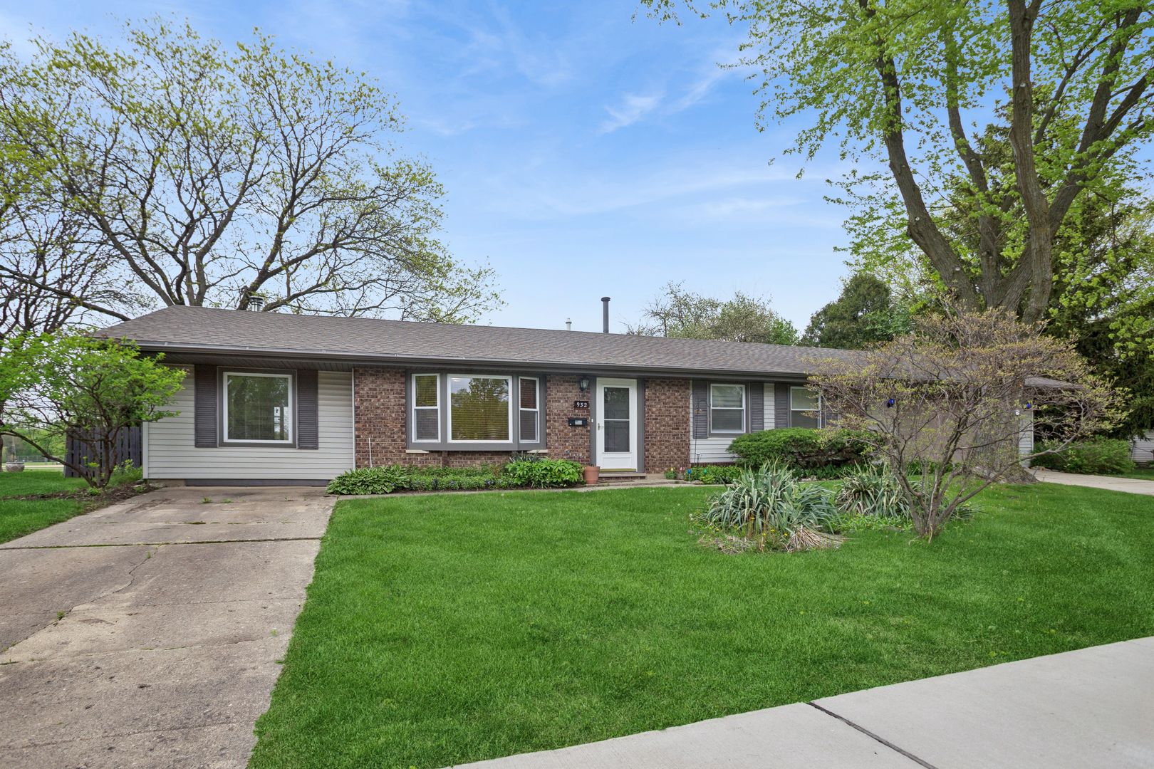 932 W Weathersfield Way