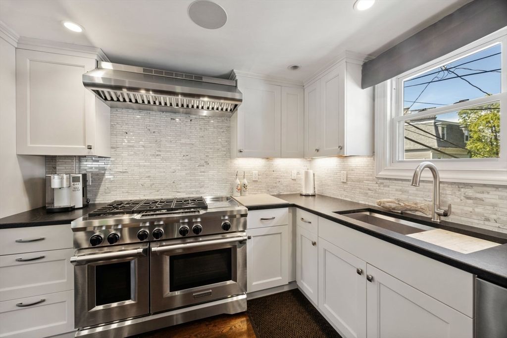9 Short St