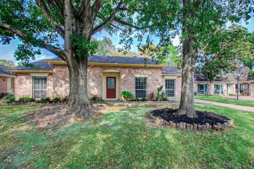 Briar Village Houston Tx Homes For Sale Real Estate Neighborhoods Com