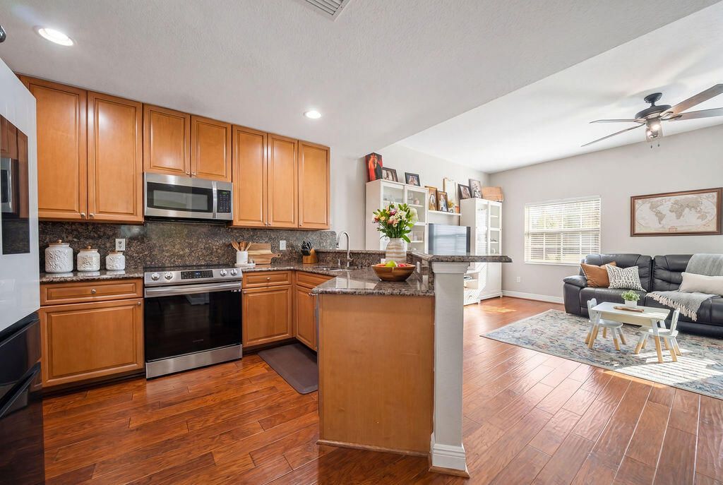 261 Sw 6th Place