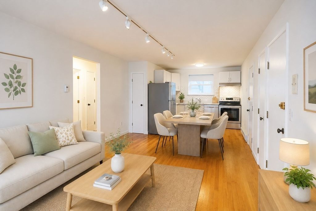 104 Trowbridge St 4