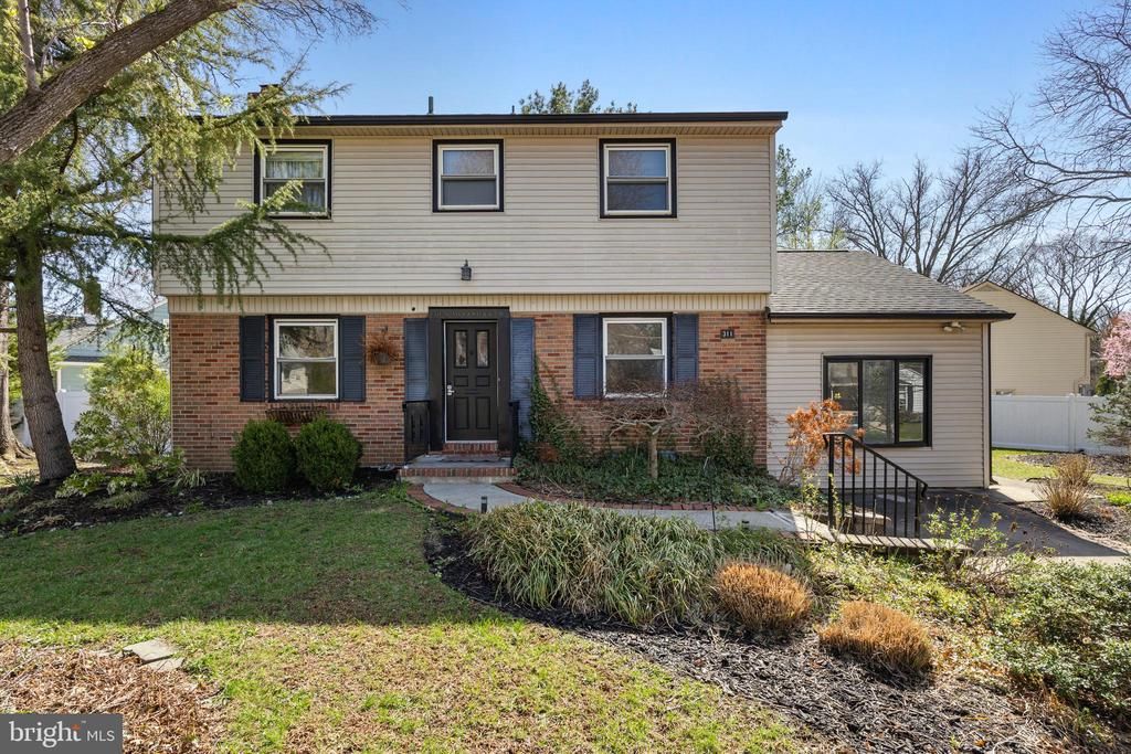 311 N Woodstock Drive