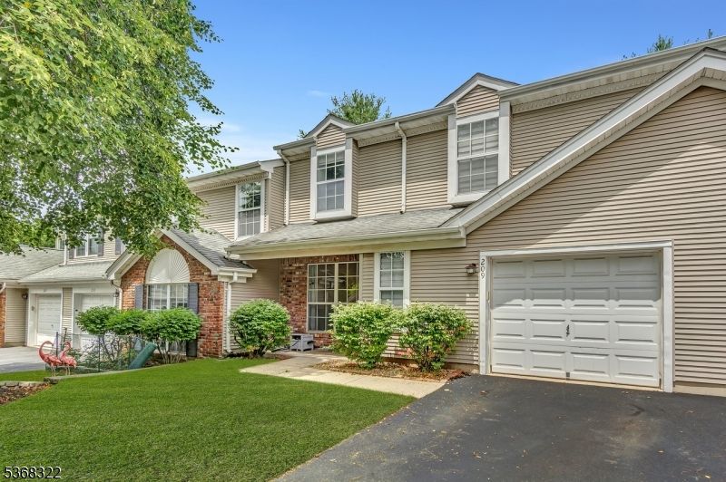 209 Learnington Way