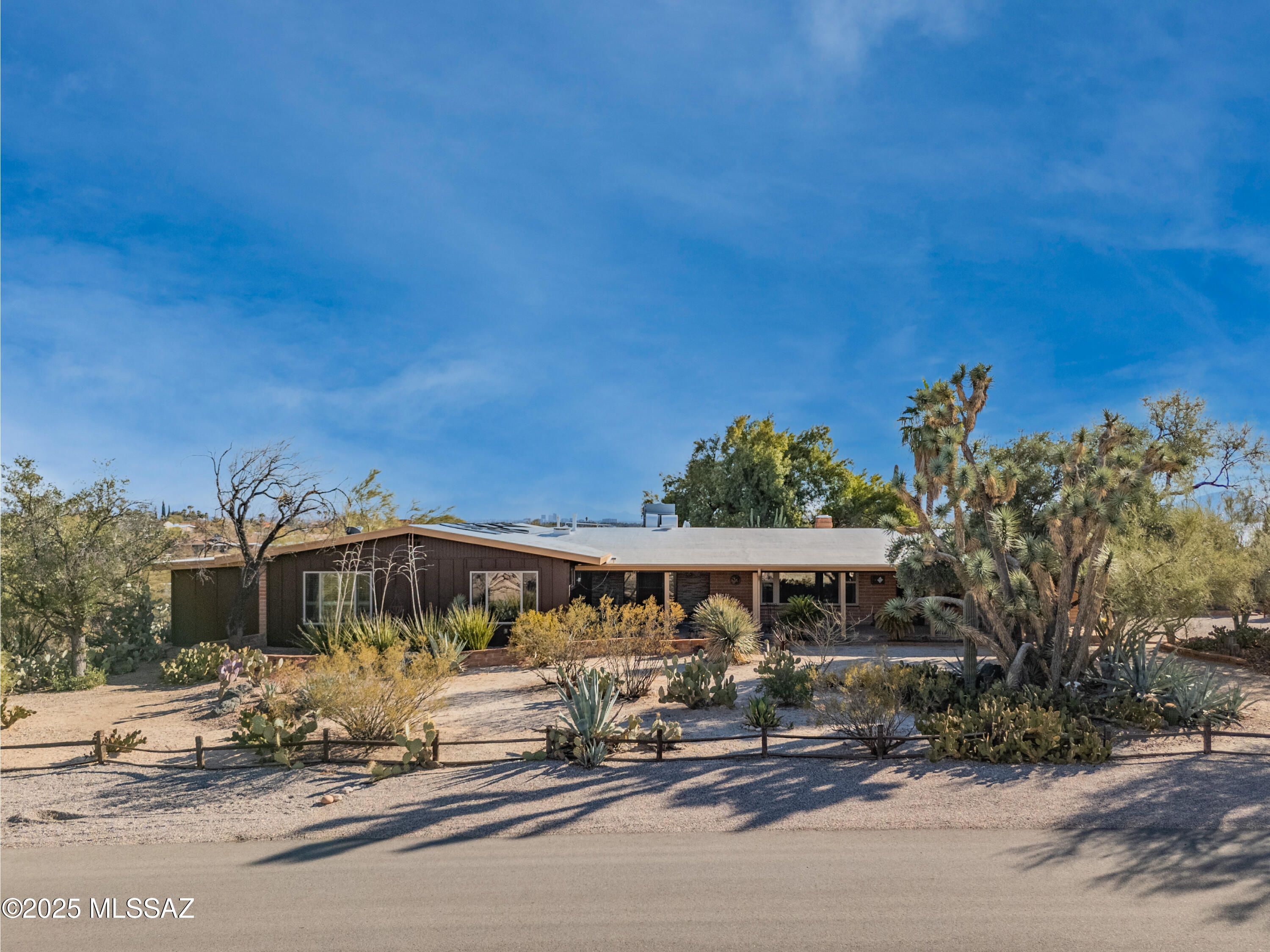 925 W Ternero Street