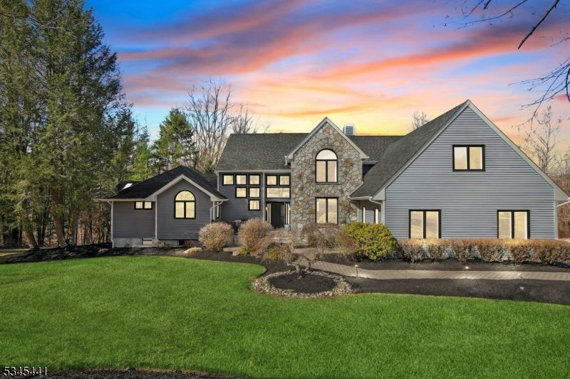25 Hook Mountain Dr