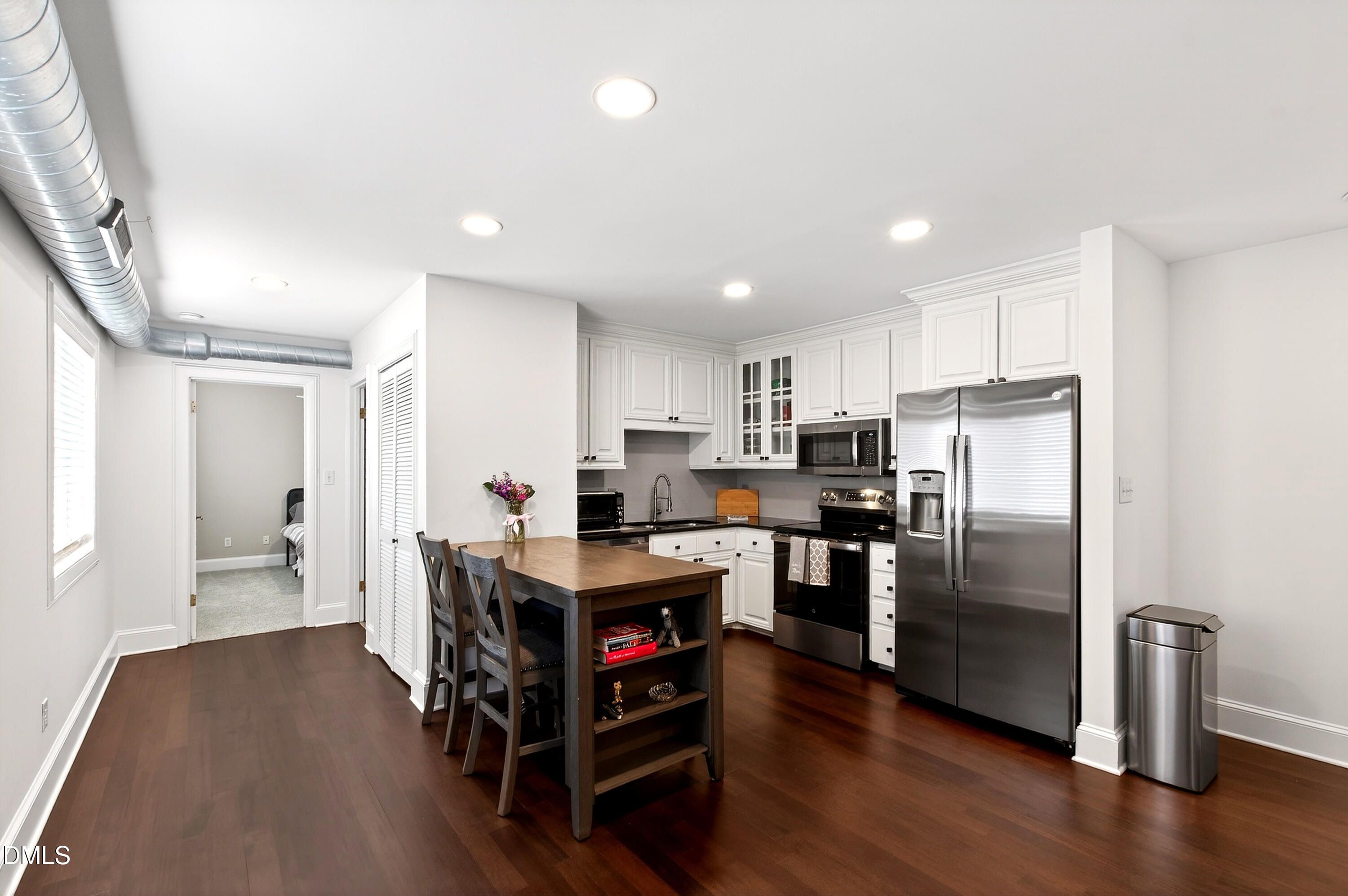 2204 Stafford Avenue 202