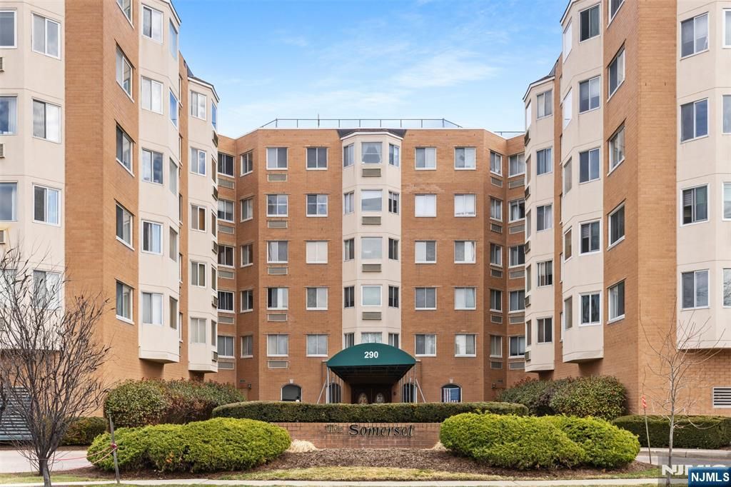 290 Anderson Street 2A