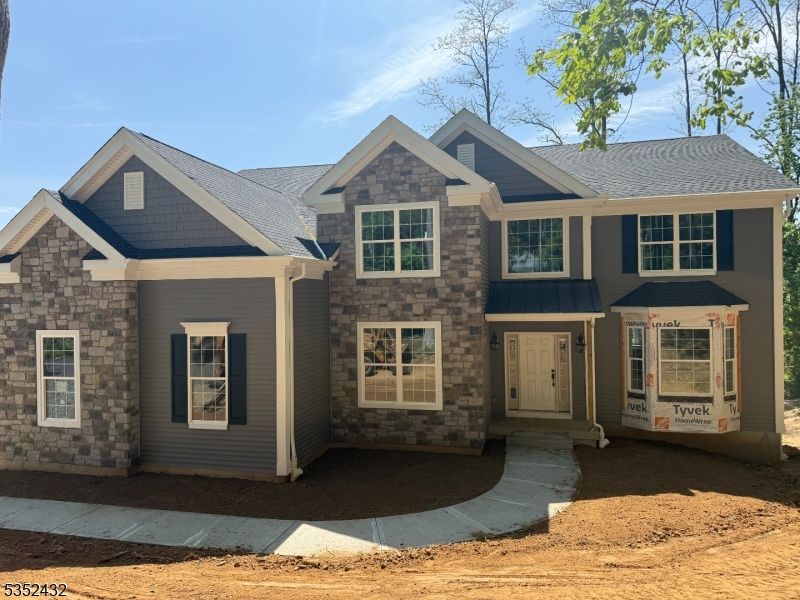 23 Gates Ave