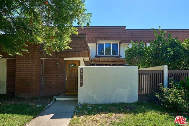 10500 Larwin Avenue 6