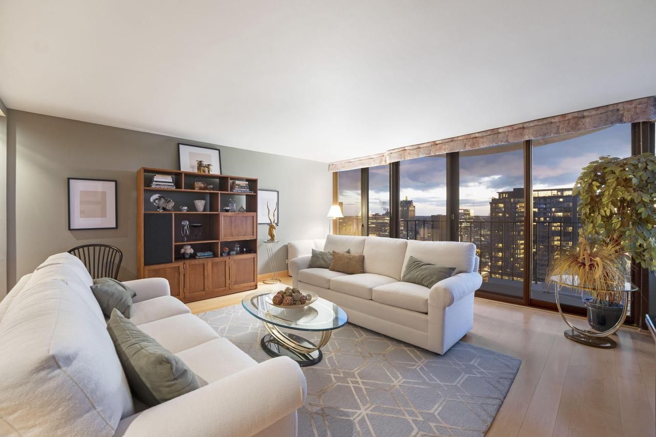 929 N Astor Street 2407