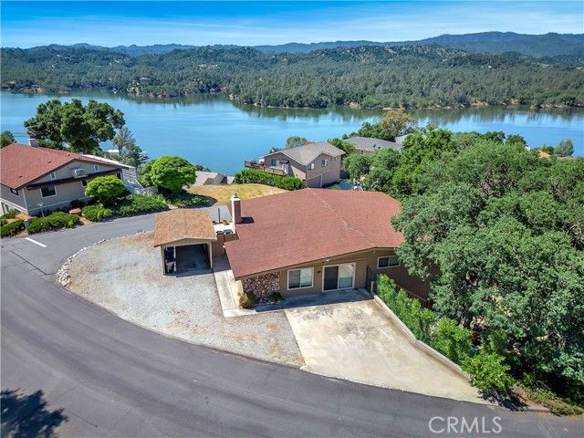 8121 Smith Point Road