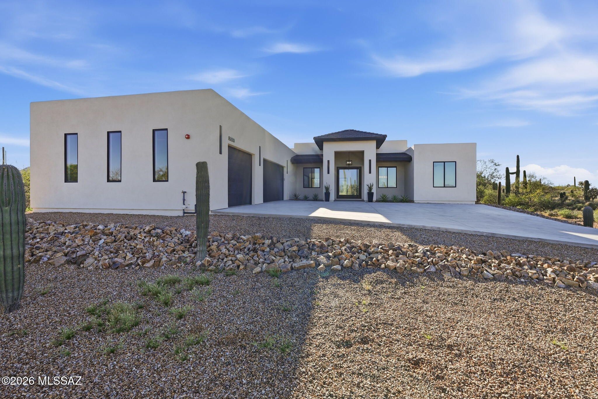 2537 N Lloyd Bush Drive