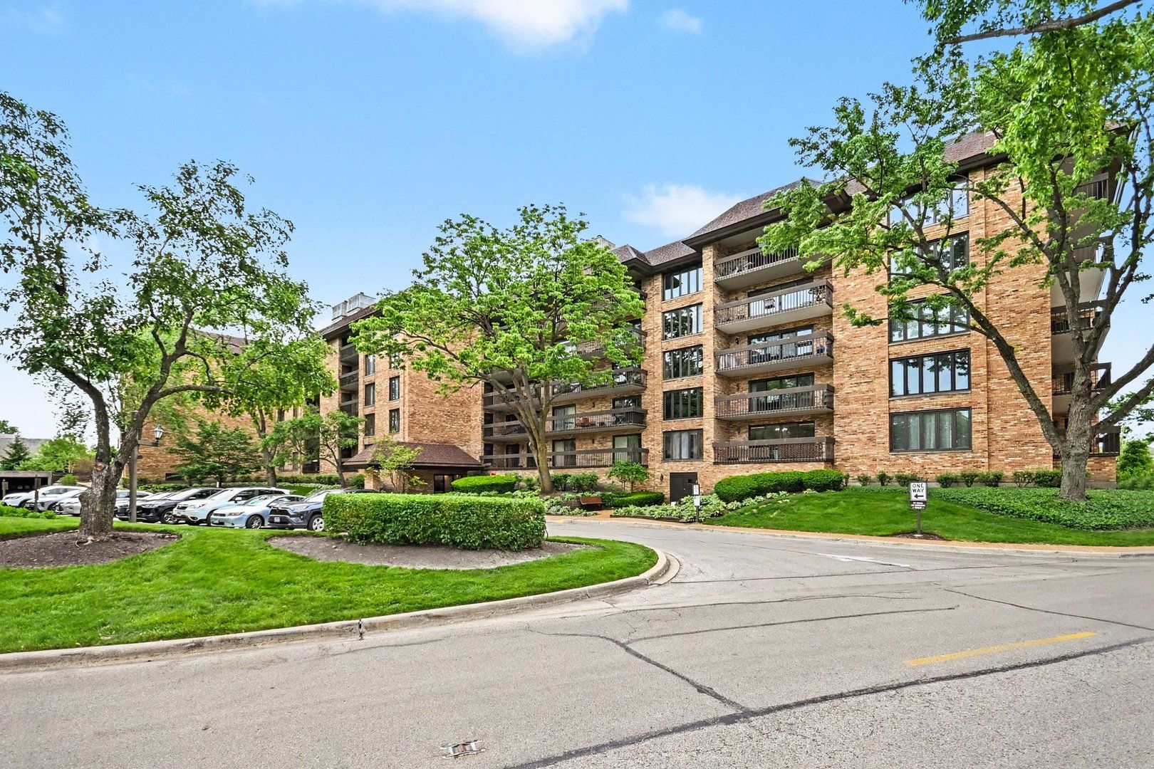 1671 Mission Hills Road 201
