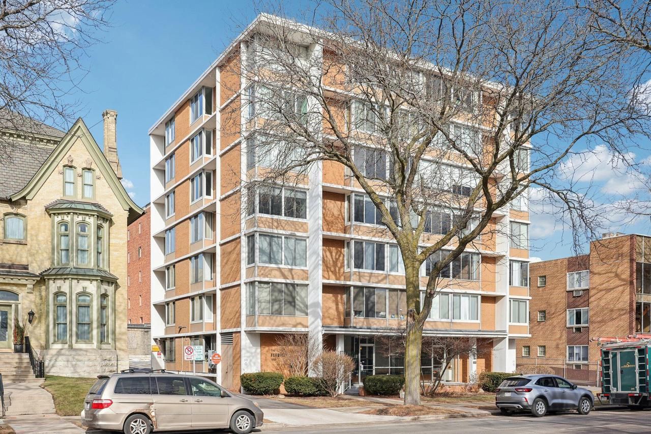 1409 N Prospect Avenue 302