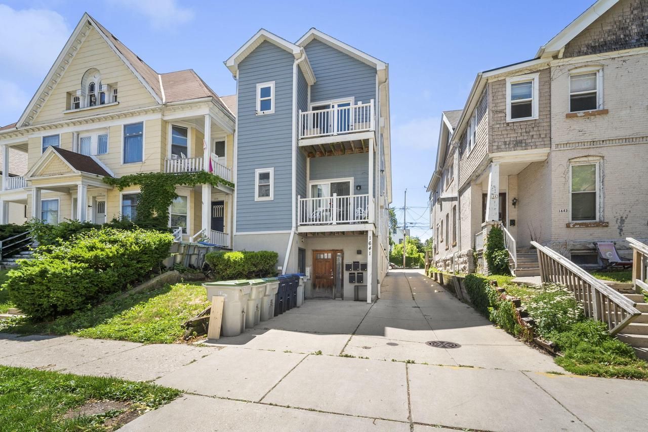 1641 N Franklin Place 3