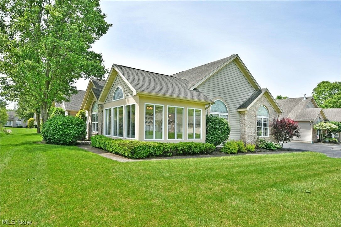 1103 Willow Brook Drive Ne