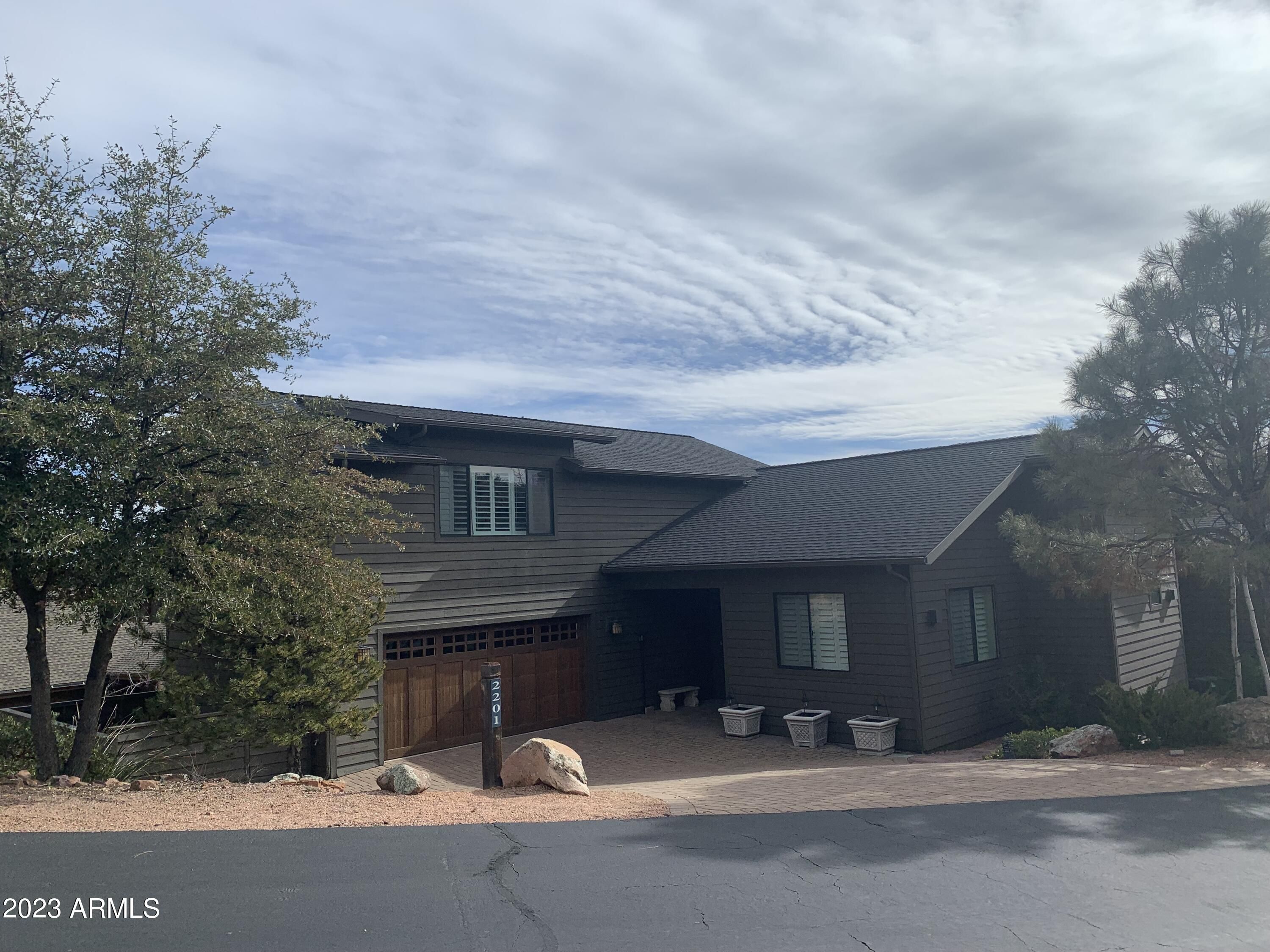 2201 E Grapevine Drive