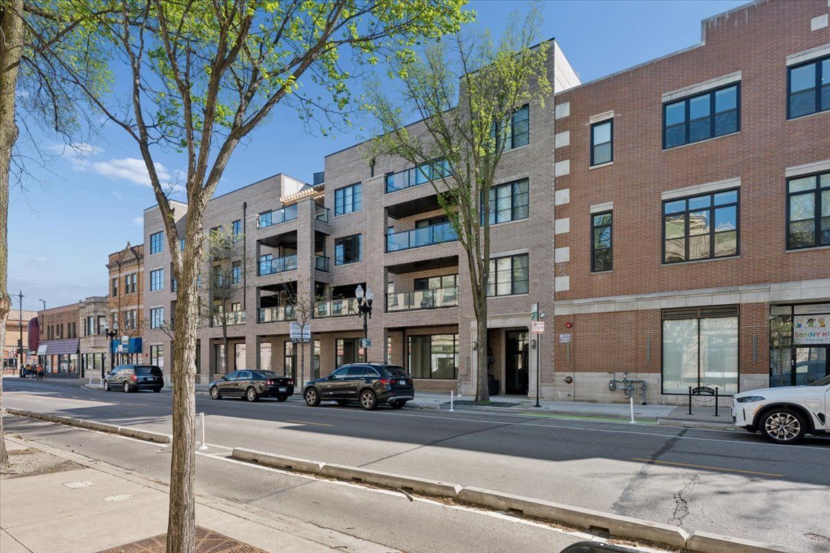 4537 N Clark Street 3C