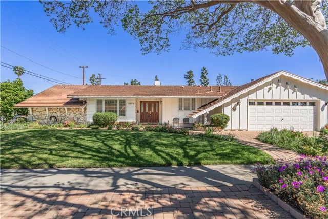 15723 La Belle Street