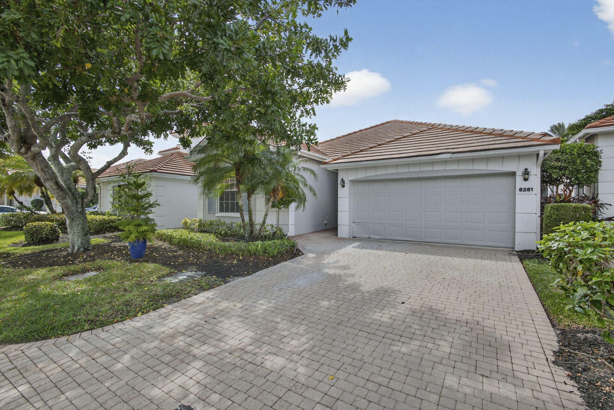 8281 Heritage Club Dr Drive