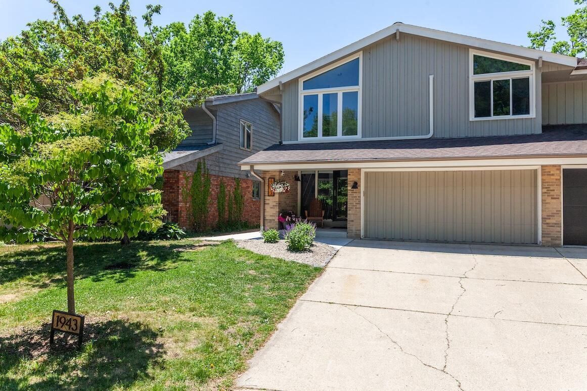 1943 River Park Court