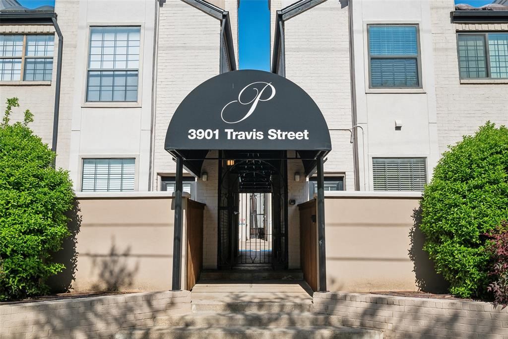 3901 Travis Street 223