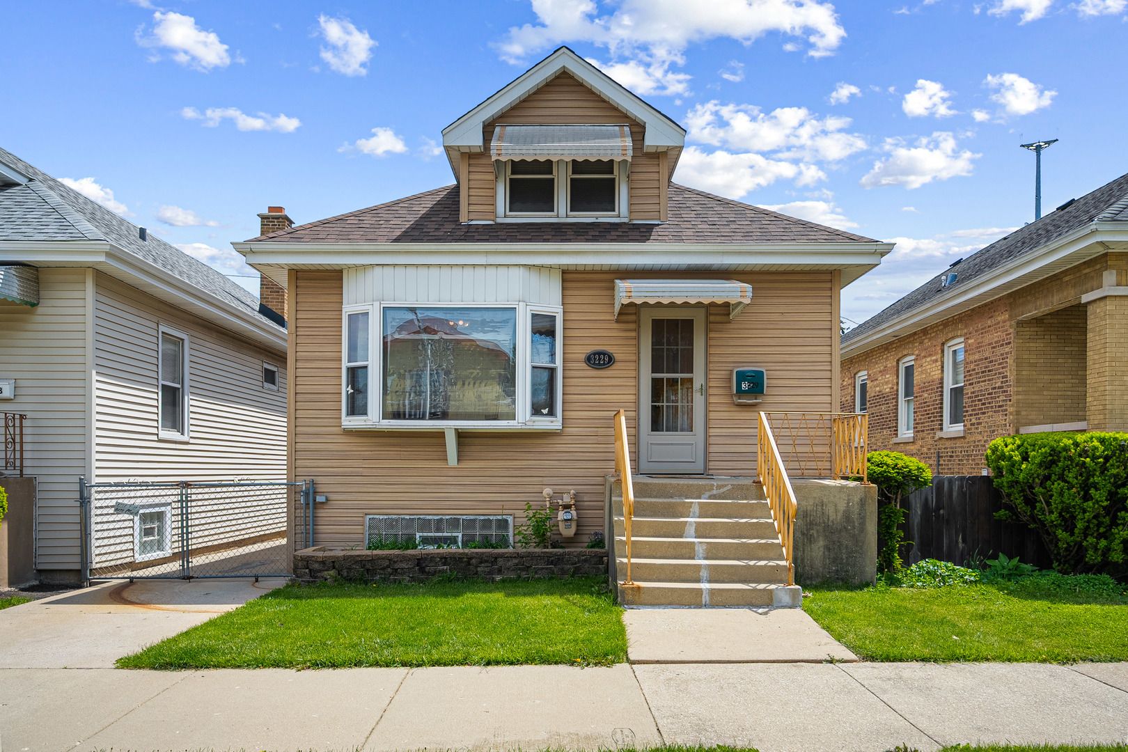 3229 N Oketo Avenue