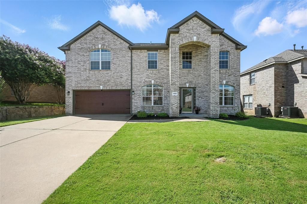 1906 Walnut Hills Lane