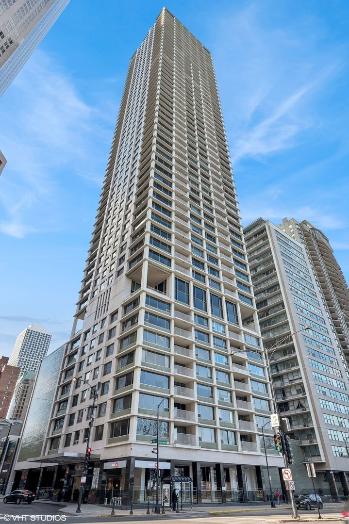 1000 N Lake Shore Plaza 17C