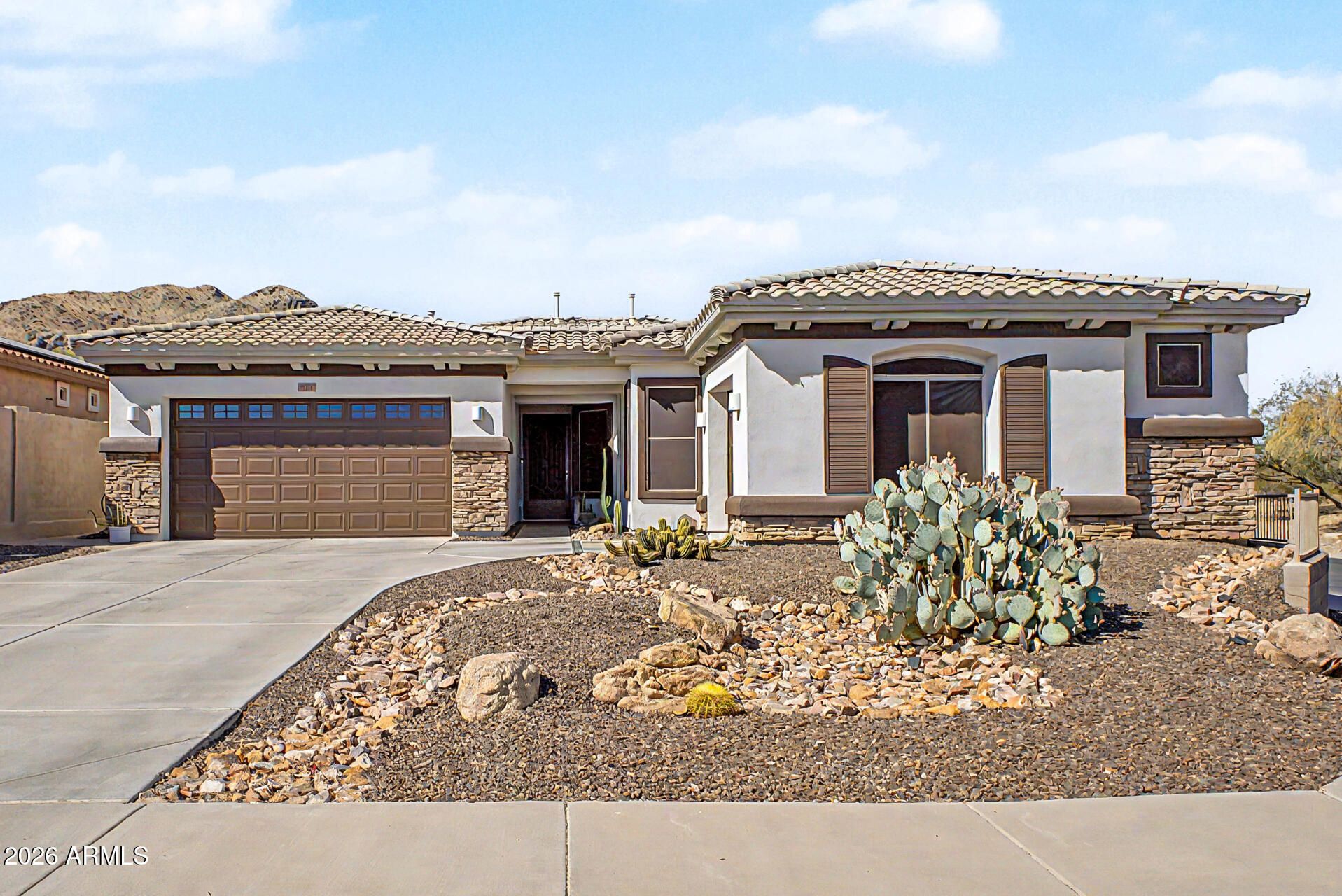 2704 W Nighthawk Way