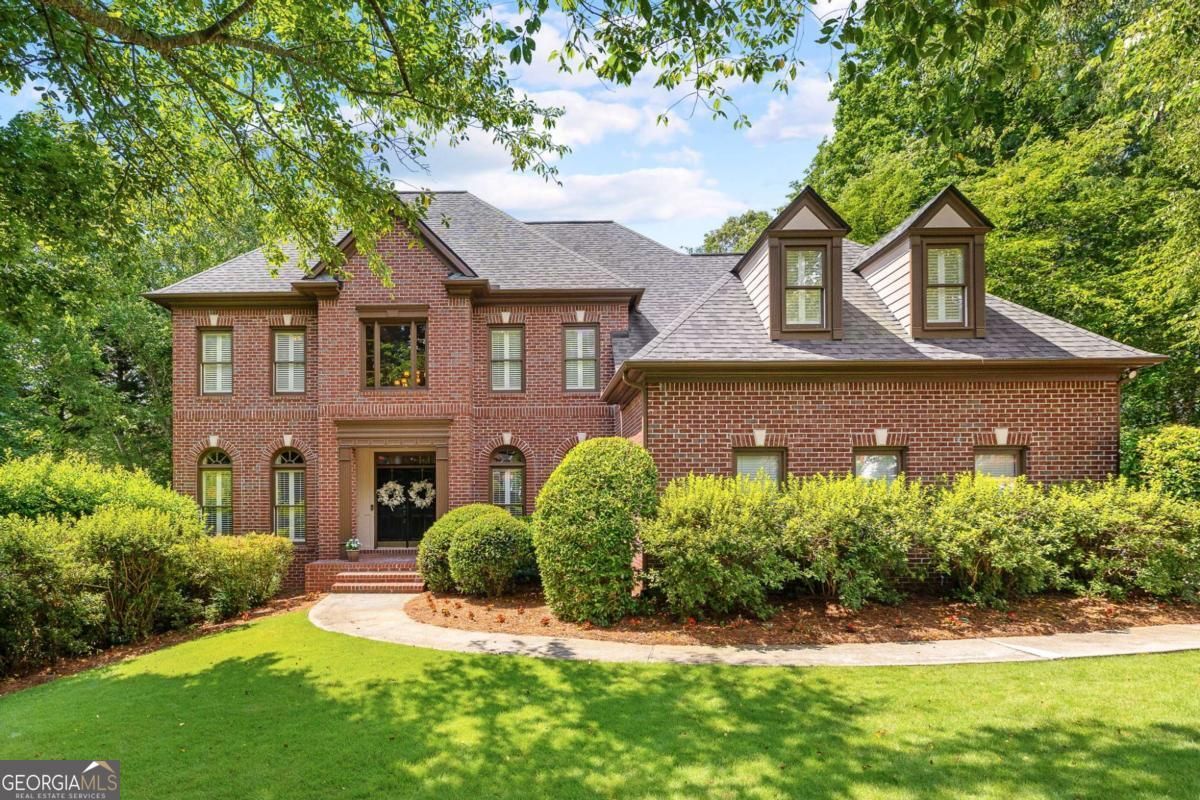635 Vinings Estates Drive Se