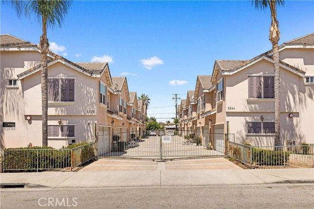 5237 Rosemead A