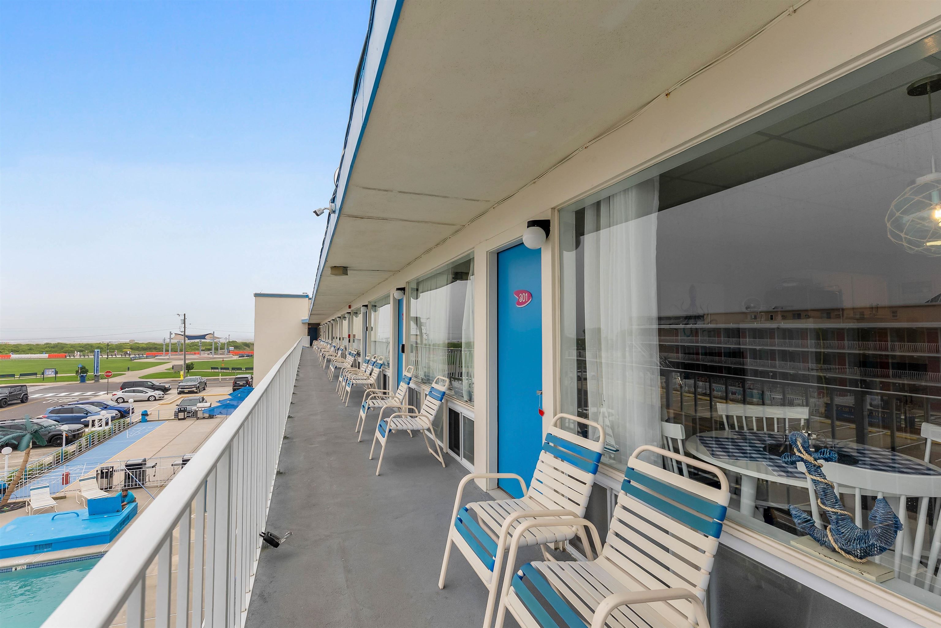 6701 Atlanitc Avenue 301