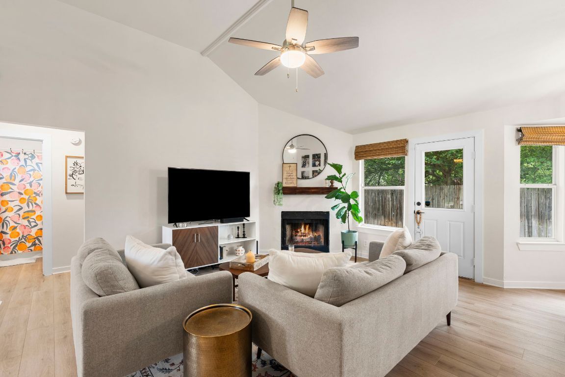 215 Crystal Knoll Boulevard