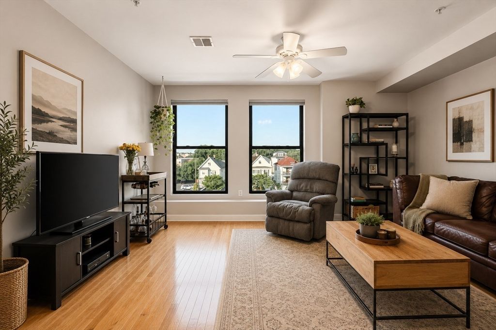 58 Almont St 12