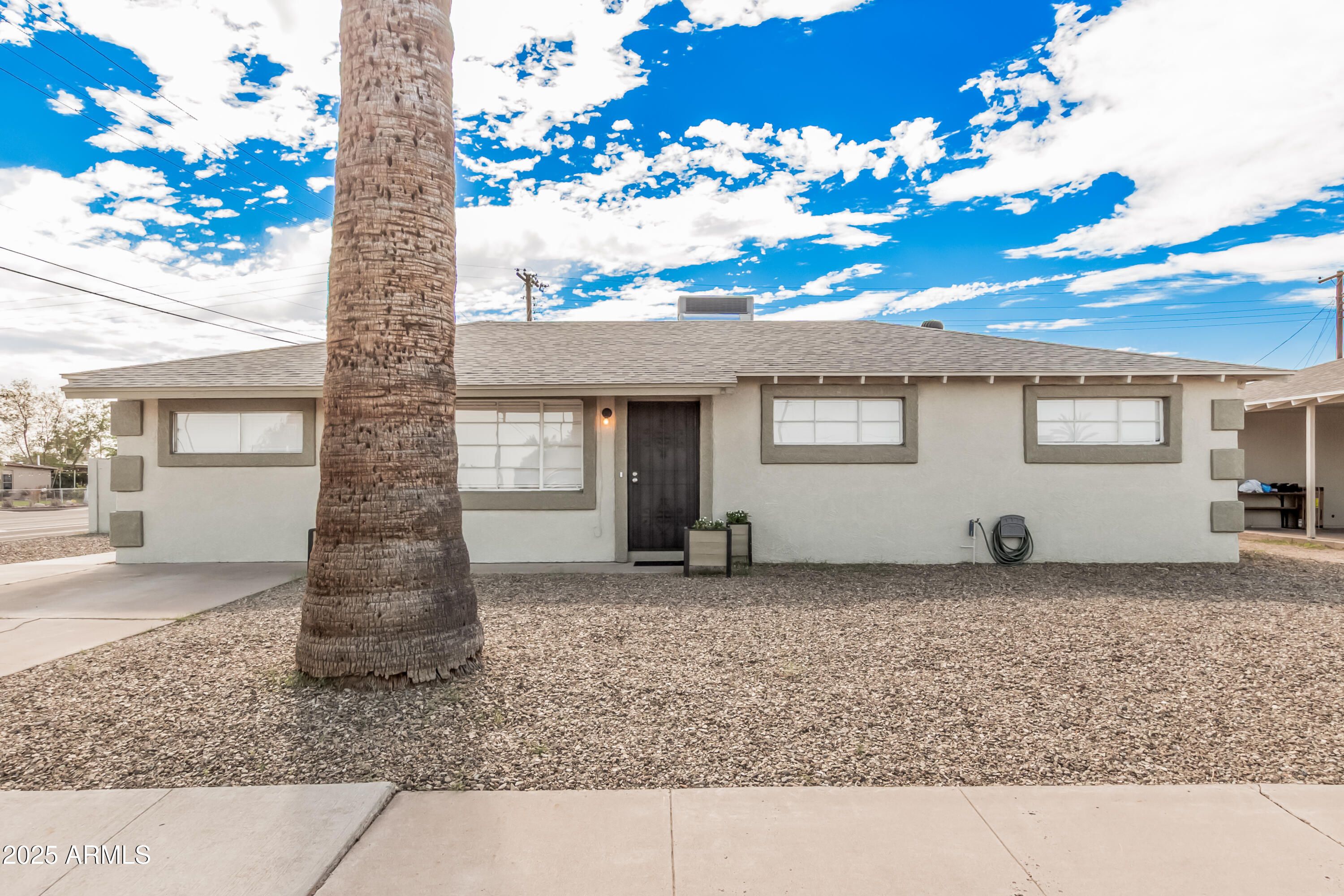 2302 N 39th Lane