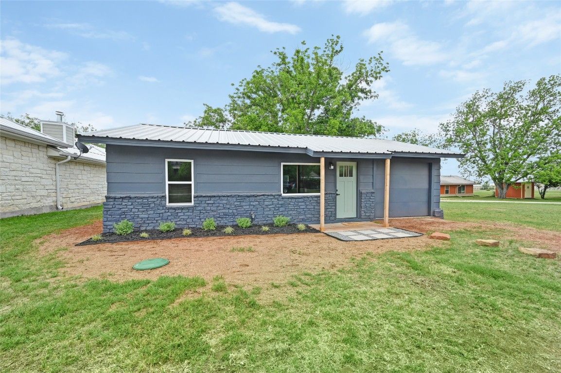 409 Bizzy Lane