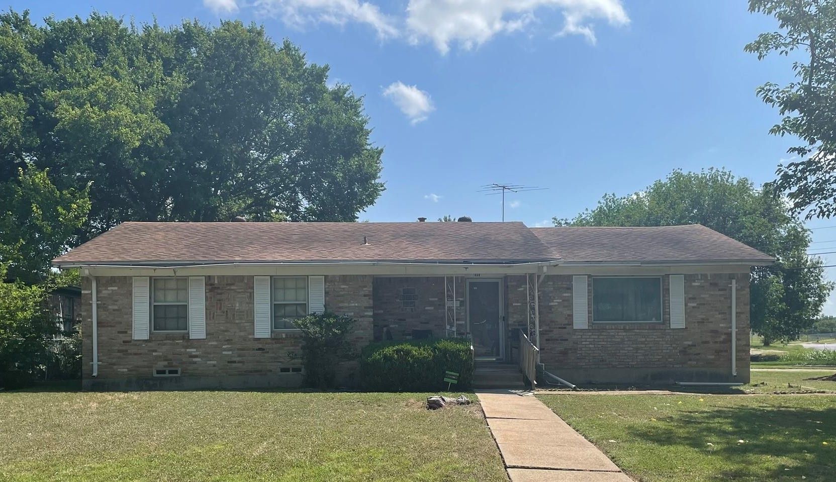1838 Oak Hill Circle