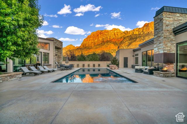 1203 Canyon Springs Rd
