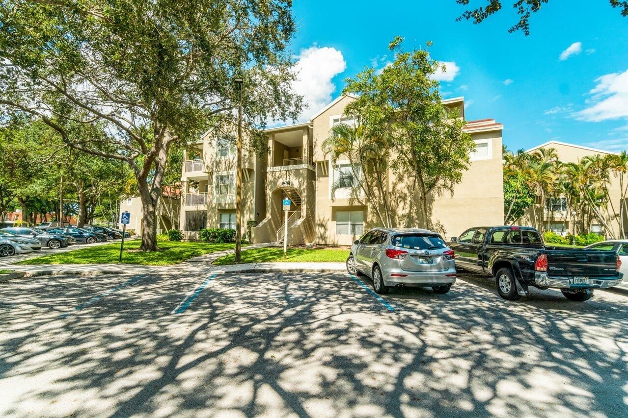 1825 Palm Cove Boulevard 7-209