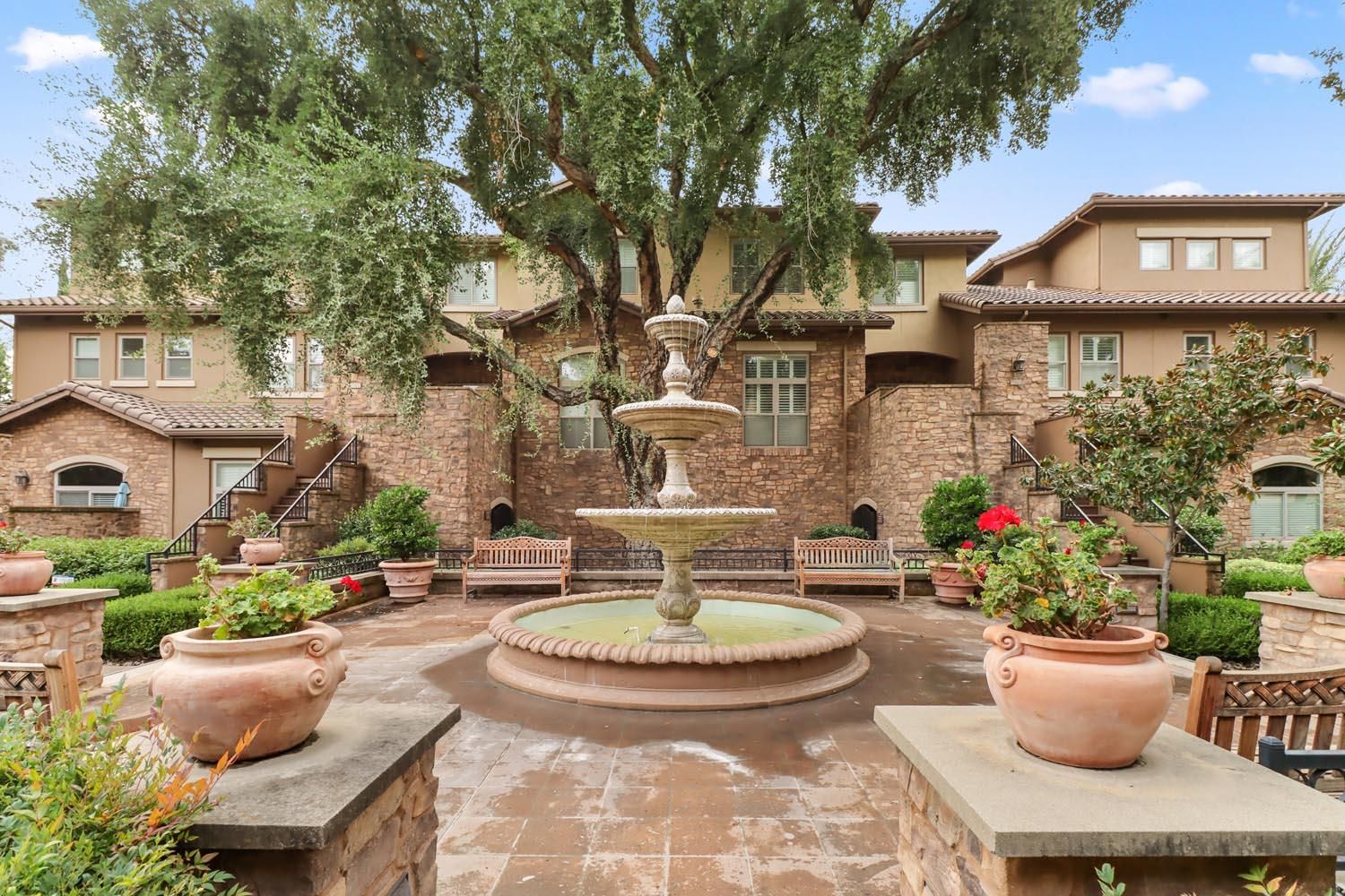 2430 Pavilions Place Lane 606